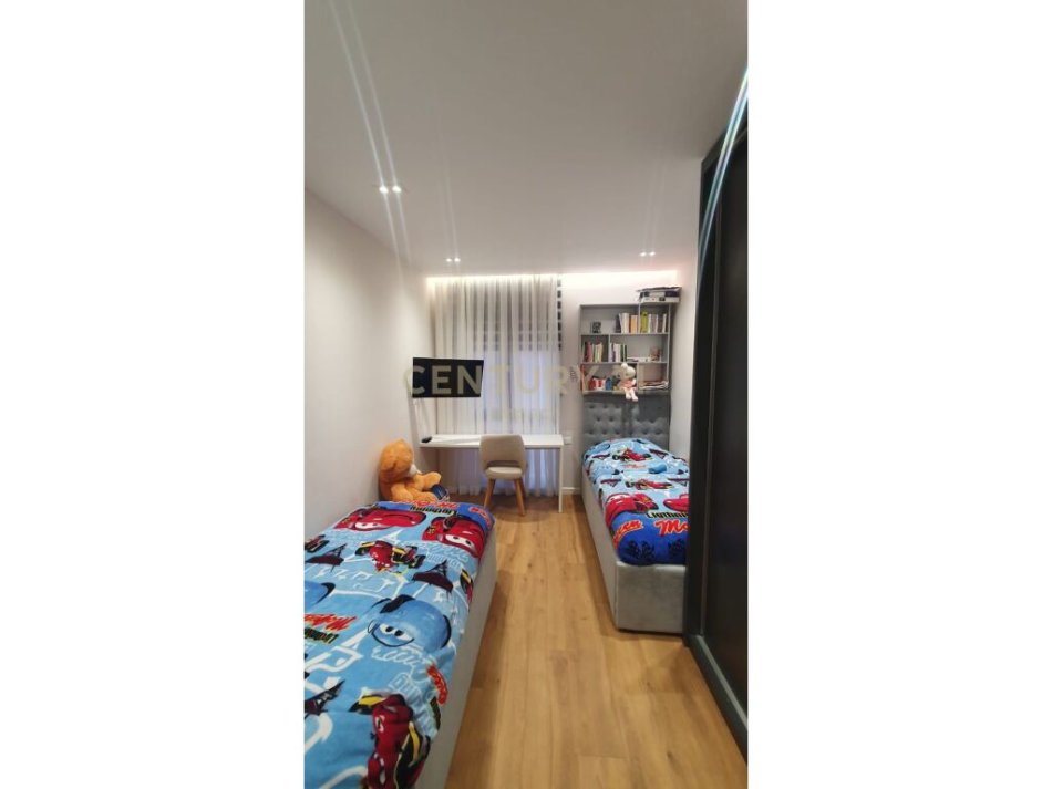 Tirane, jepet me qera apartament 2+1 Kati 6, 104 m² 1.000 € ( Adresa: Kompleksi Arlis, Rruga e Dibrës, Farmacia 10, Tiranë)