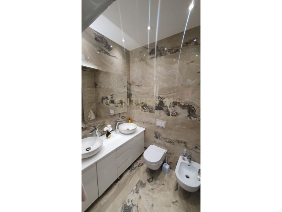 Tirane, jepet me qera apartament 2+1 Kati 6, 104 m² 1.000 € ( Adresa: Kompleksi Arlis, Rruga e Dibrës, Farmacia 10, Tiranë)