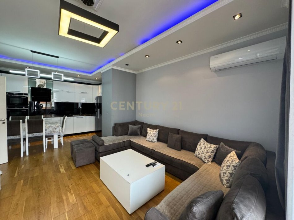 Tirane, jepet me qera apartament 2+1 Kati 4, 99 m² 600 € ( Vendndodhja: Astir, tek rrethrrotullimi pranë Well, Tiranë)