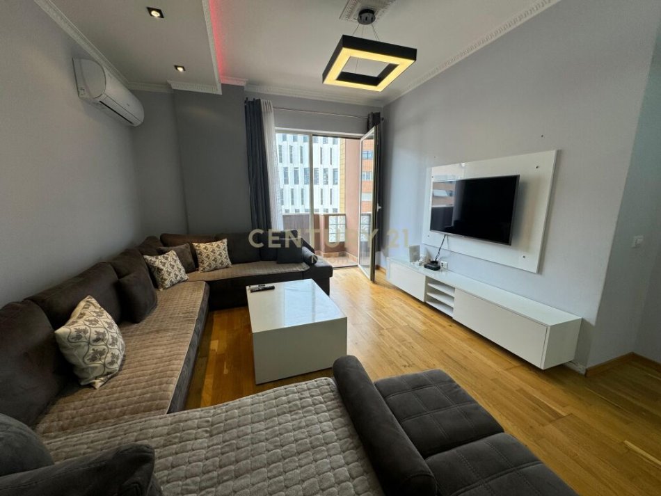Tirane, jepet me qera apartament 2+1 Kati 4, 99 m² 600 € ( Vendndodhja: Astir, tek rrethrrotullimi pranë Well, Tiranë)