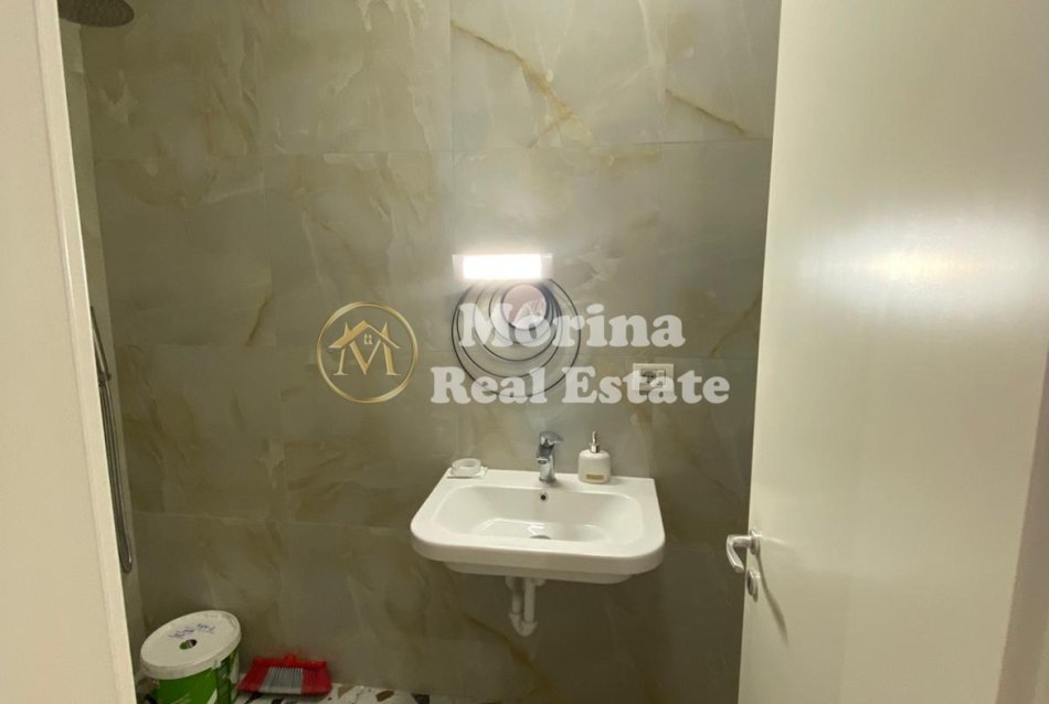 Tirane, jepet me qera dyqan Kati 0, 29 m² 290 € (Kompleksi Mangalem 21)
