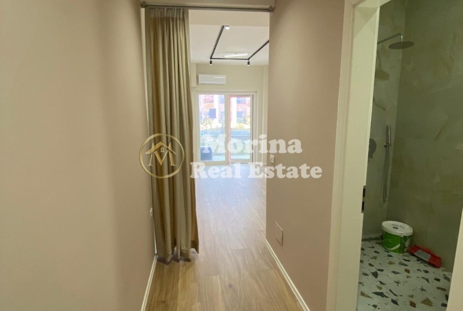 Tirane, jepet me qera dyqan Kati 0, 29 m² 290 € (Kompleksi Mangalem 21)