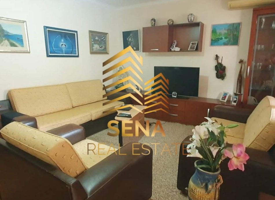 Tirane, jepet me qera apartament 1+1 Kati 2, 60 m² 400 € (Rruga e Durresit)