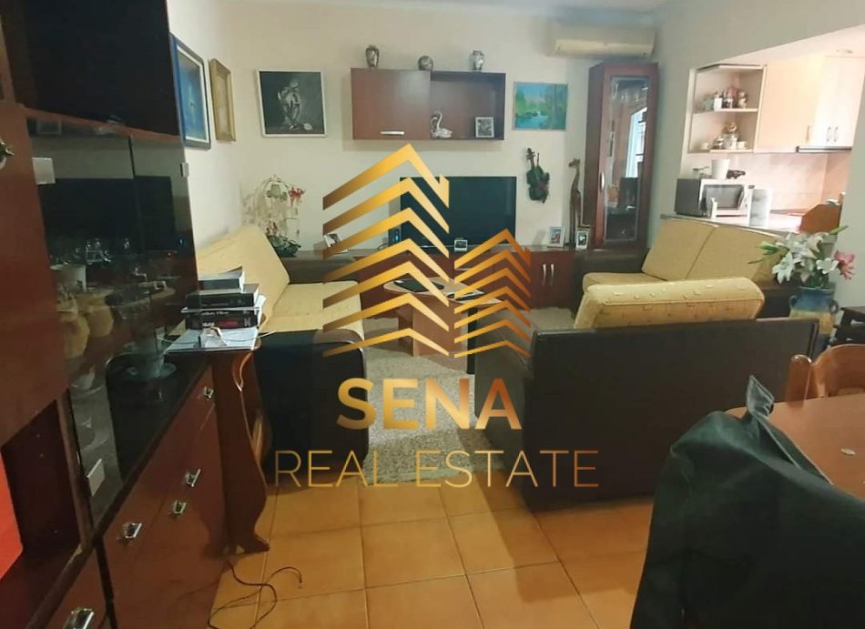 Tirane, jepet me qera apartament 1+1 Kati 2, 60 m² 400 € (Rruga e Durresit)