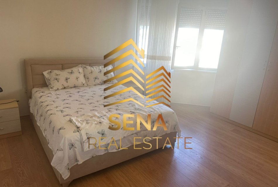 Tirane, jepet me qera apartament 3+1+Ballkon Kati 9, 166 m² 1.100 € (Rruga e Dibres)