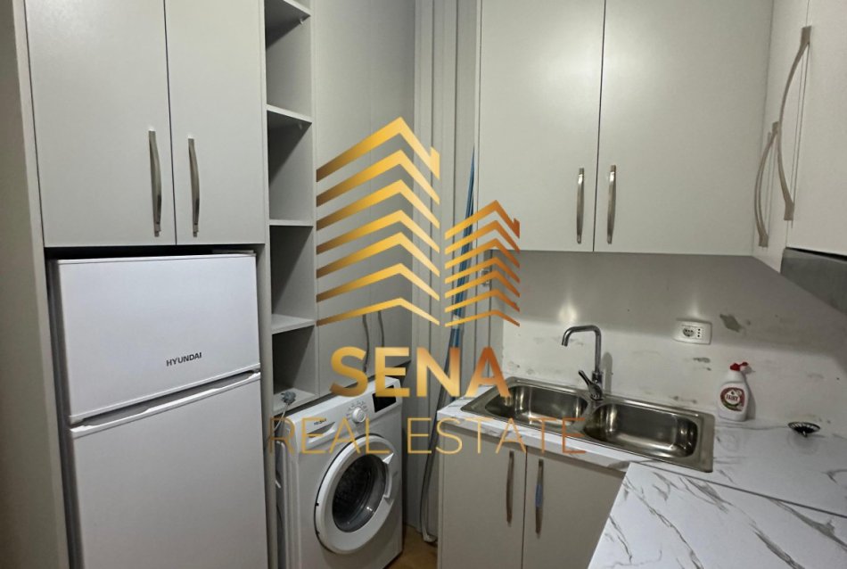 Tirane, jepet me qera garsonier 1+1 Kati 4, 40 m² 300 € (Rruga Pasho Hysa)
