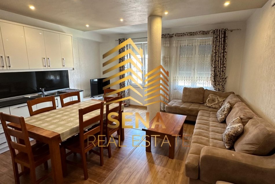 Tirane, jepet me qera apartament 2+1+Ballkon Kati 3, 98 m² 420 € (Rruga 5 Maji, prane Black Stone)