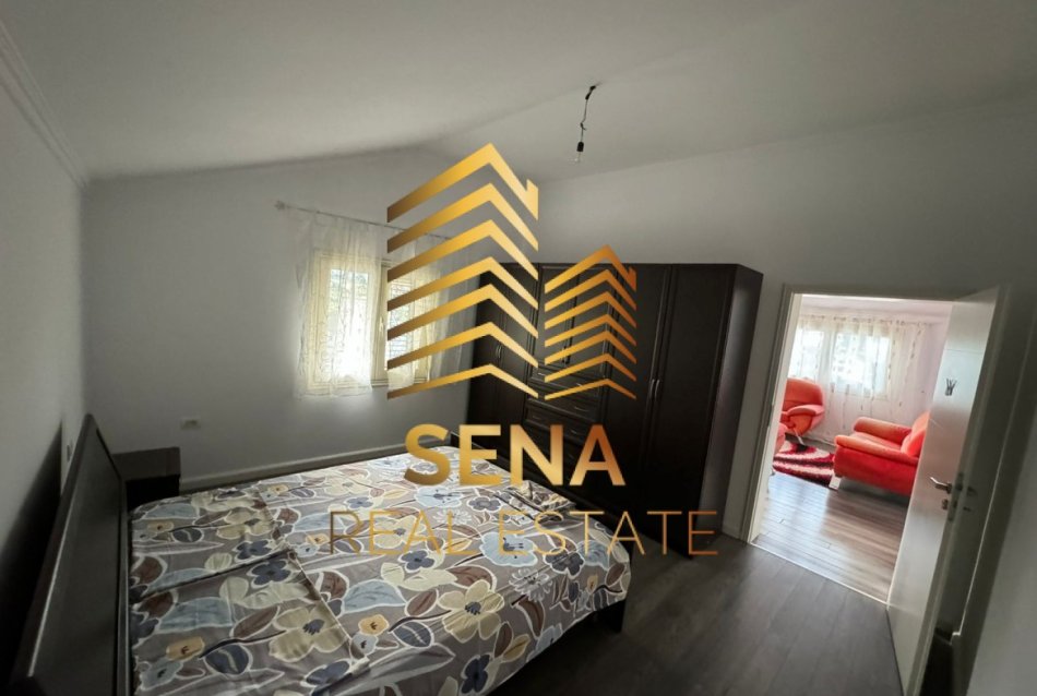 Tirane, jepet me qera apartament 2+1+Ballkon Kati 3, 90 m² 390 € (Rruga Pjeter Budi, prane Shkolles Flabina)