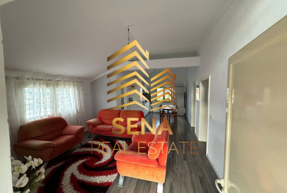Tirane, jepet me qera apartament 2+1+Ballkon Kati 3, 90 m² 390 € (Rruga Pjeter Budi, prane Shkolles Flabina)