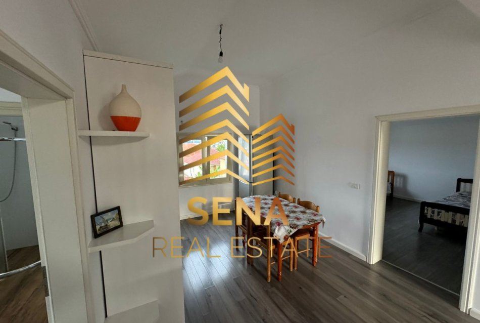 Tirane, jepet me qera apartament 2+1+Ballkon Kati 3, 90 m² 390 € (Rruga Pjeter Budi, prane Shkolles Flabina)