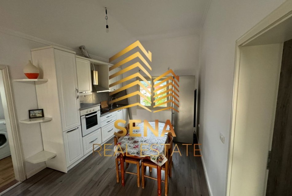 Tirane, jepet me qera apartament 2+1+Ballkon Kati 3, 90 m² 390 € (Rruga Pjeter Budi, prane Shkolles Flabina)