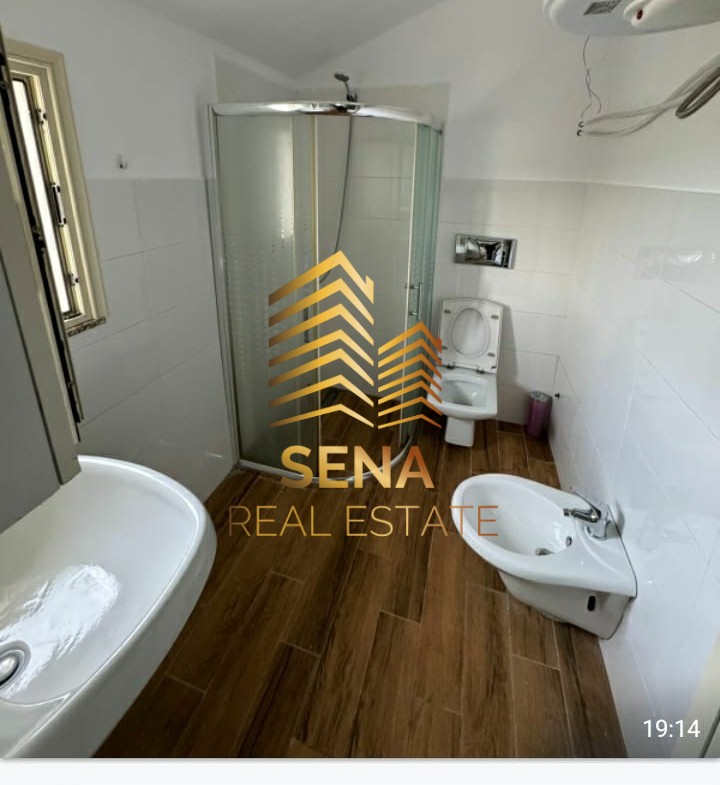 Tirane, jepet me qera apartament 2+1+Ballkon Kati 3, 90 m² 390 € (Rruga Pjeter Budi, prane Shkolles Flabina)