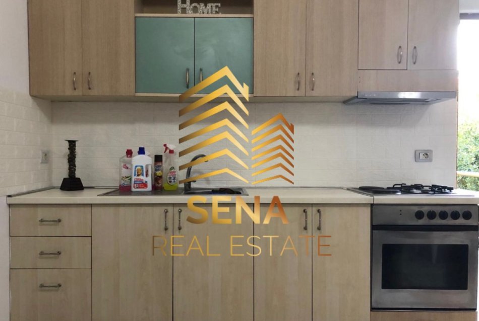 Tirane, jepet me qera apartament 2+1+Ballkon , 400€ (Rruga Rexhep Jella)