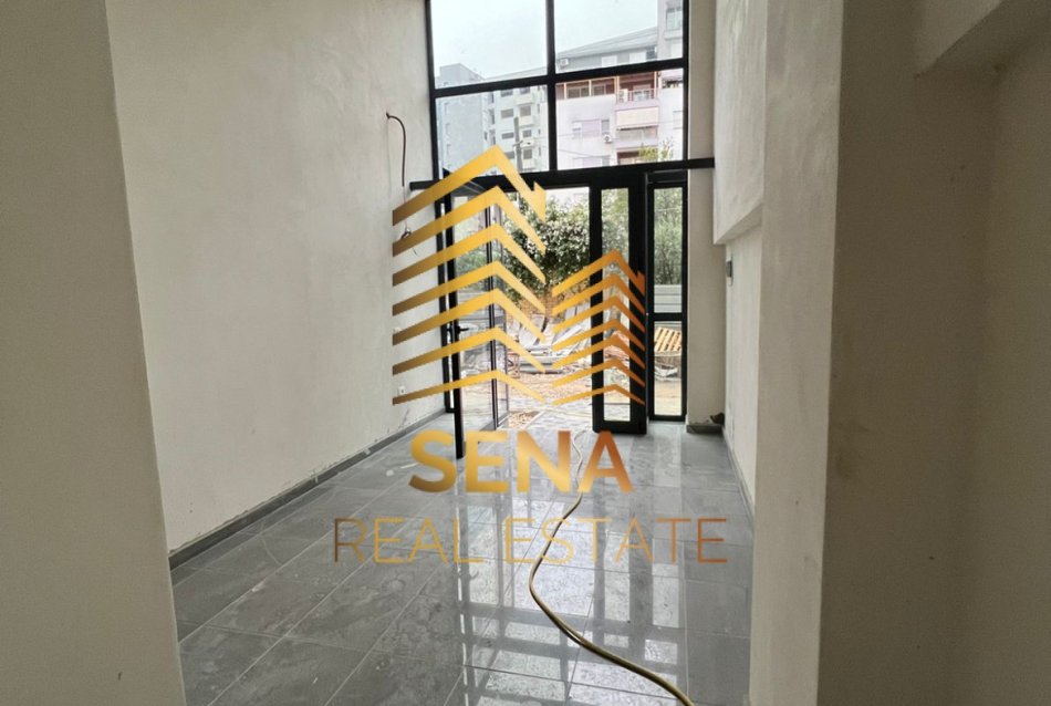 Tirane, jepet me qera ambjent biznesi Kati 0, 20 m² 350 € (Rruga Tefta Tashko Koco)