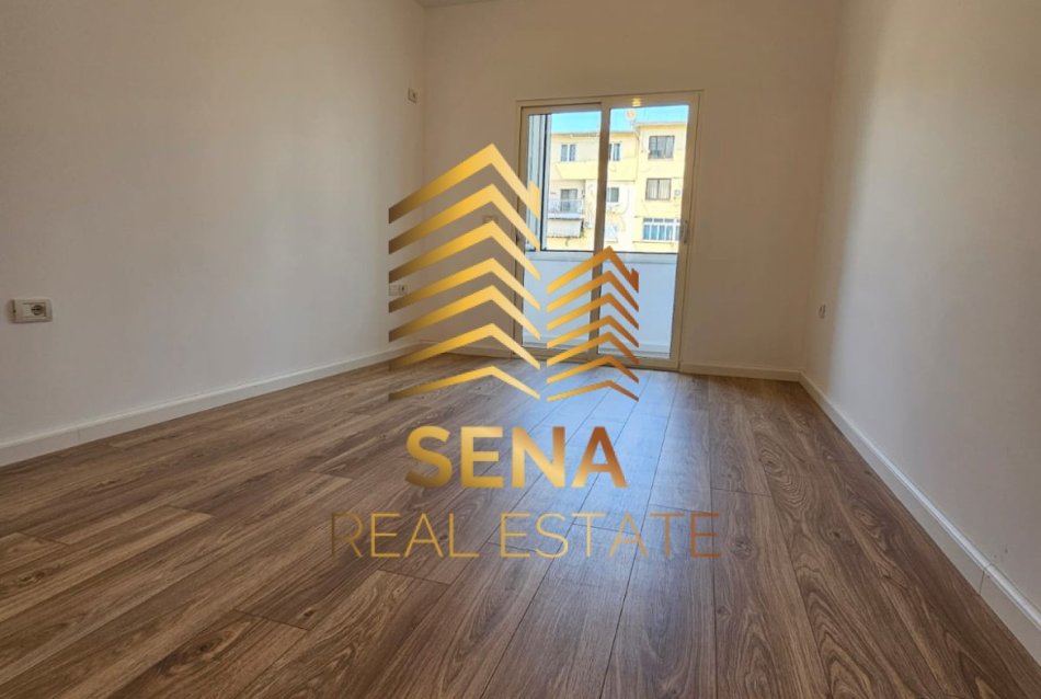 Tirane, shitet apartament 1+1+Ballkon Kati 3, 70 m² 136.000 € (Rruga Petro Nini Luarasi)