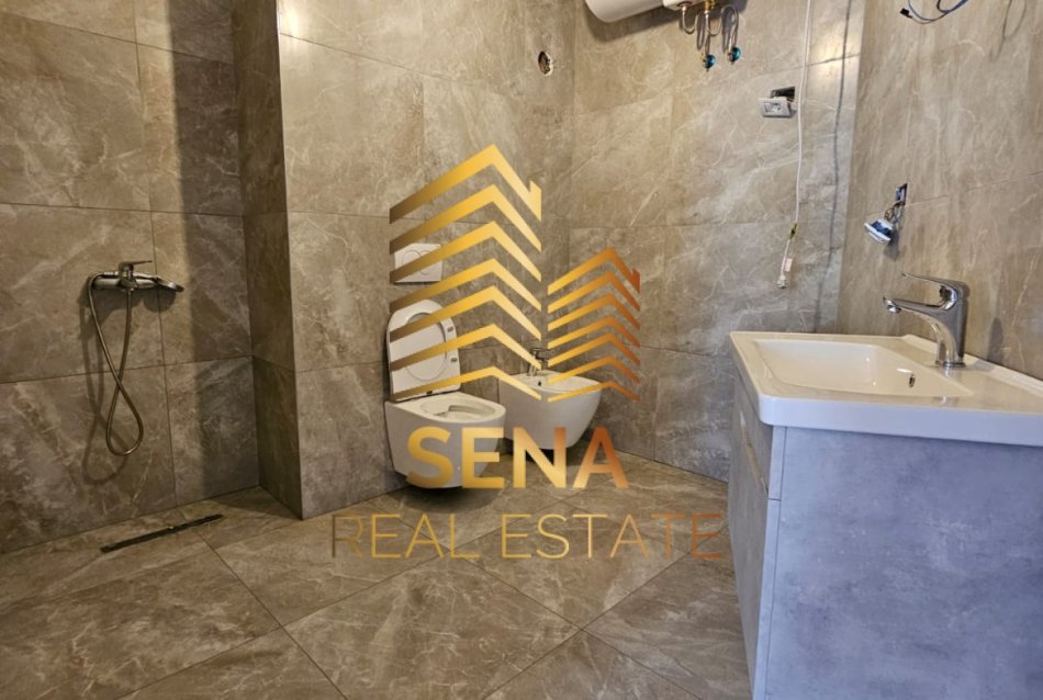 Tirane, shitet apartament 1+1+Ballkon Kati 3, 70 m² 136.000 € (Rruga Petro Nini Luarasi)