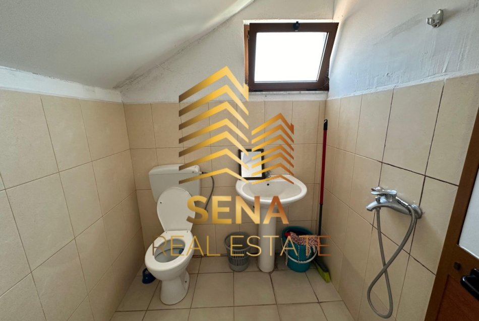 Tirane, jepet me qera apartament 3+1+Ballkon Kati 4, 155 m² 460 € (Rruga Rexhep Jella)
