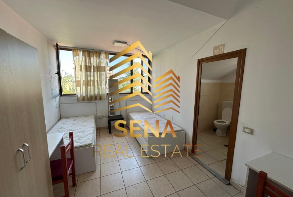 Tirane, jepet me qera apartament 3+1+Ballkon Kati 4, 155 m² 460 € (Rruga Rexhep Jella)