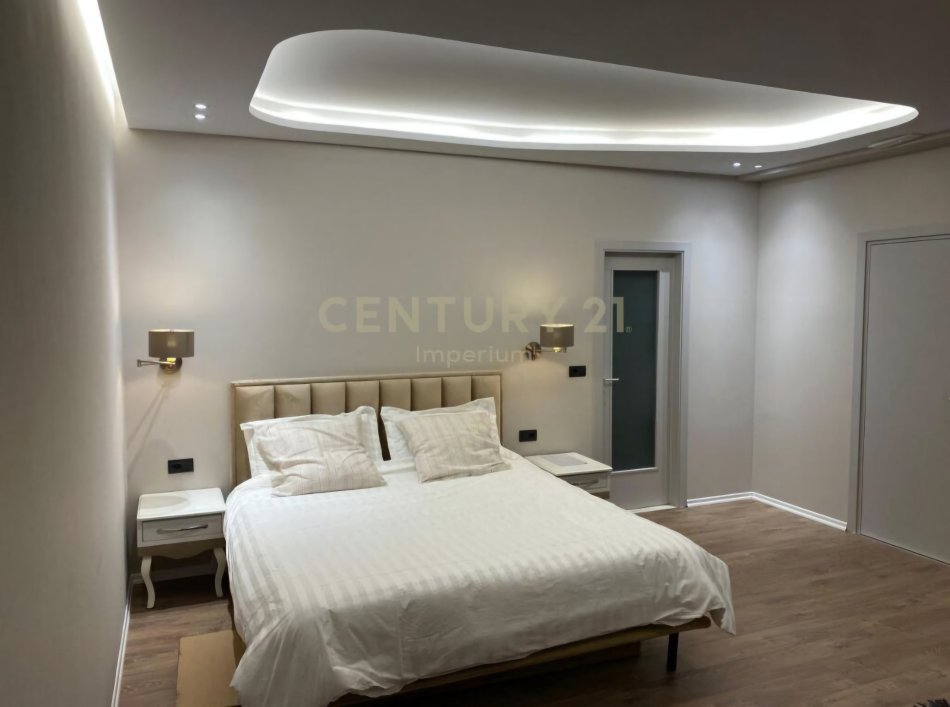 Tirane, shitet Vile 4+1 Kati 9, 200 m² 550.000 € (Rruga Fortuzi)