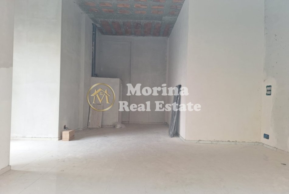 Tirane, shitet dyqan Kati 1, 82 m² (Rruga Ali Demi) 188600 Euro m2
