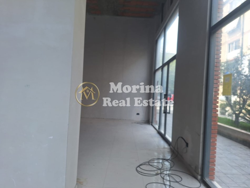 Tirane, shitet dyqan Kati 1, 82 m² (Rruga Ali Demi) 188600 Euro m2