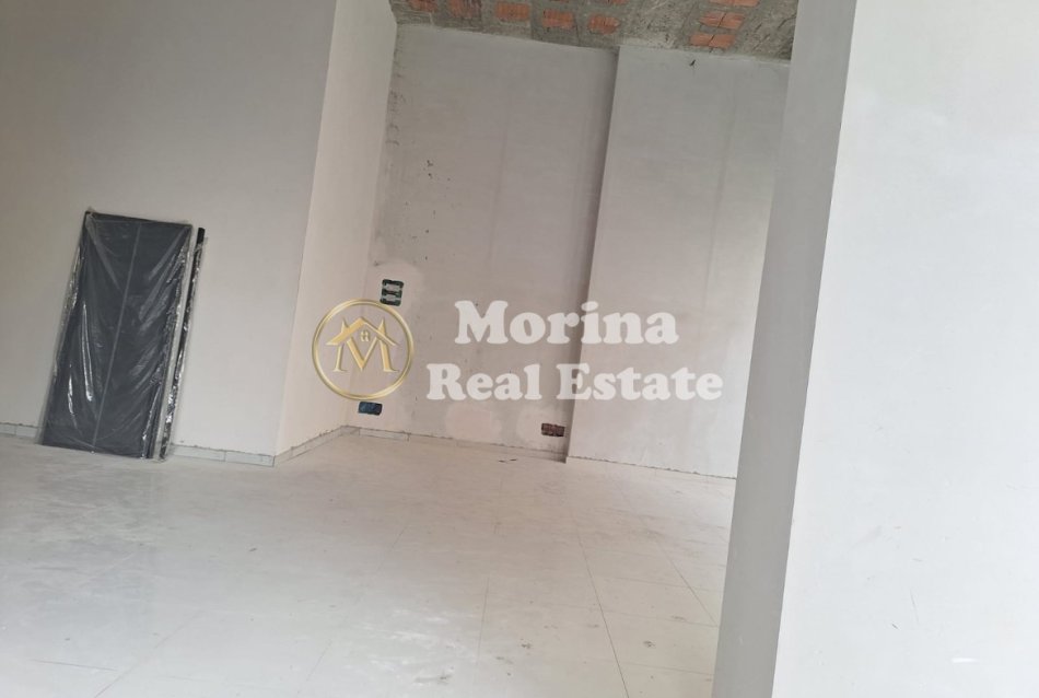 Tirane, shitet dyqan Kati 1, 82 m² (Rruga Ali Demi) 188600 Euro m2
