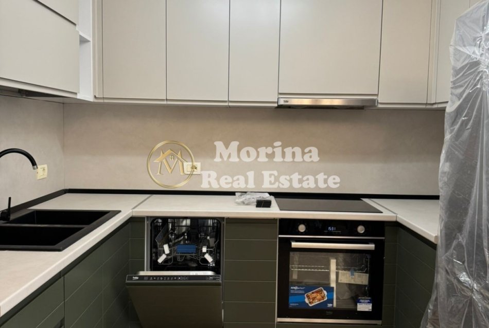 Tirane, jepet me qera apartament 3+1 Kati 5, 130 m² 550 € (Fresku/Restorant Fresku)