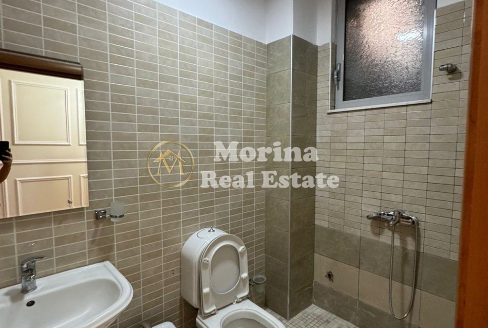 Tirane, jepet me qera apartament 3+1 Kati 5, 130 m² 550 € (Fresku/Restorant Fresku)