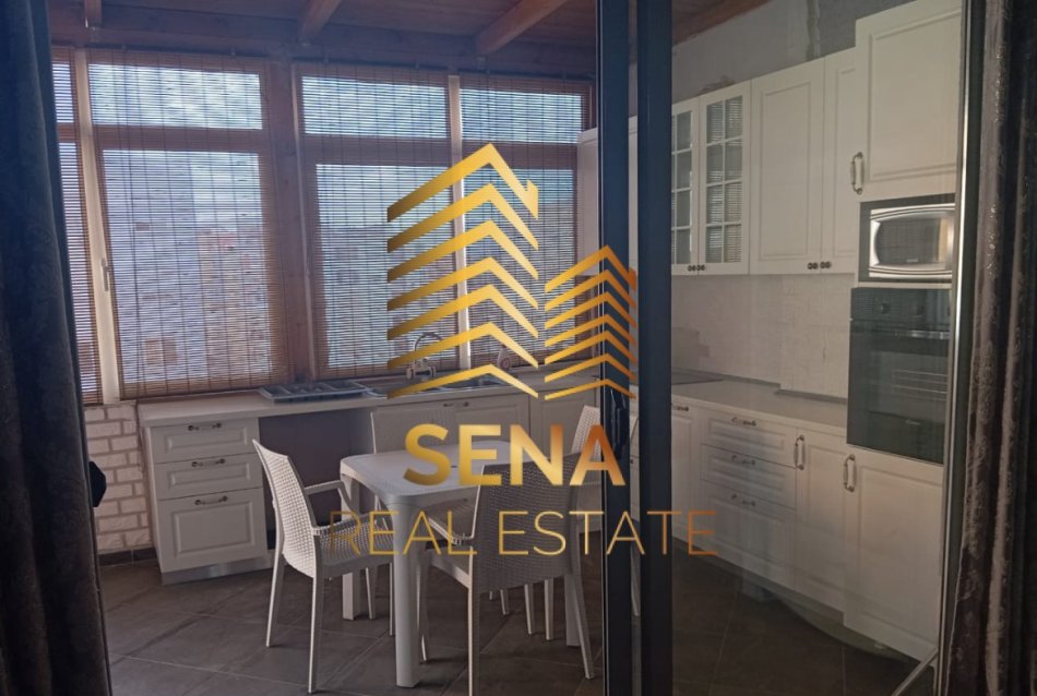 Tirane, shitet apartament 2+1+Ballkon Kati 7, 118 m² 120.000 € (Rruga Loni Ligori)