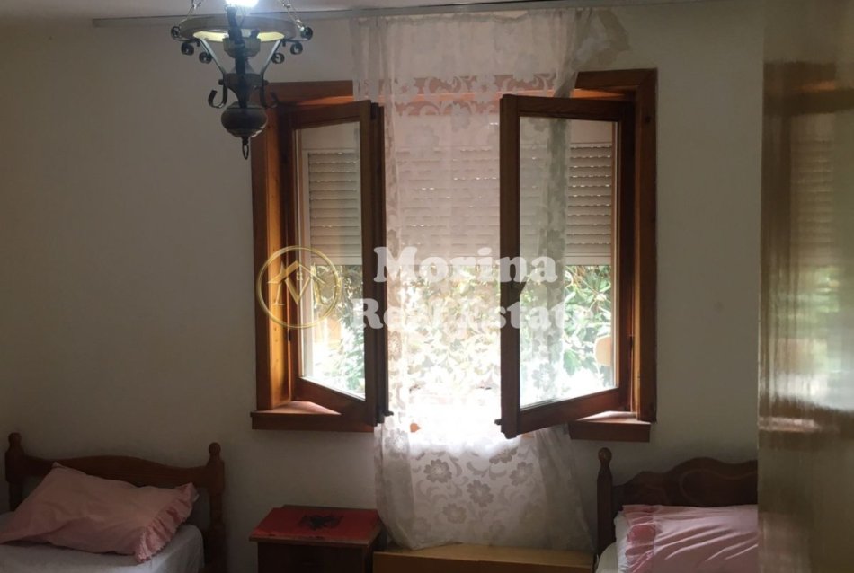 Tirane, jepet me qera apartament 3+1 Kati 2, 100 m² 650 € (Rruga Bardhok Biba/Qender)