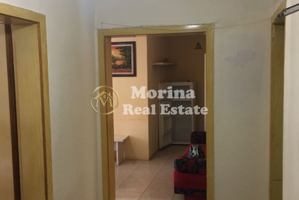Tirane, jepet me qera apartament 3+1 Kati 2, 100 m² 650 € (Rruga Bardhok Biba/Qender)