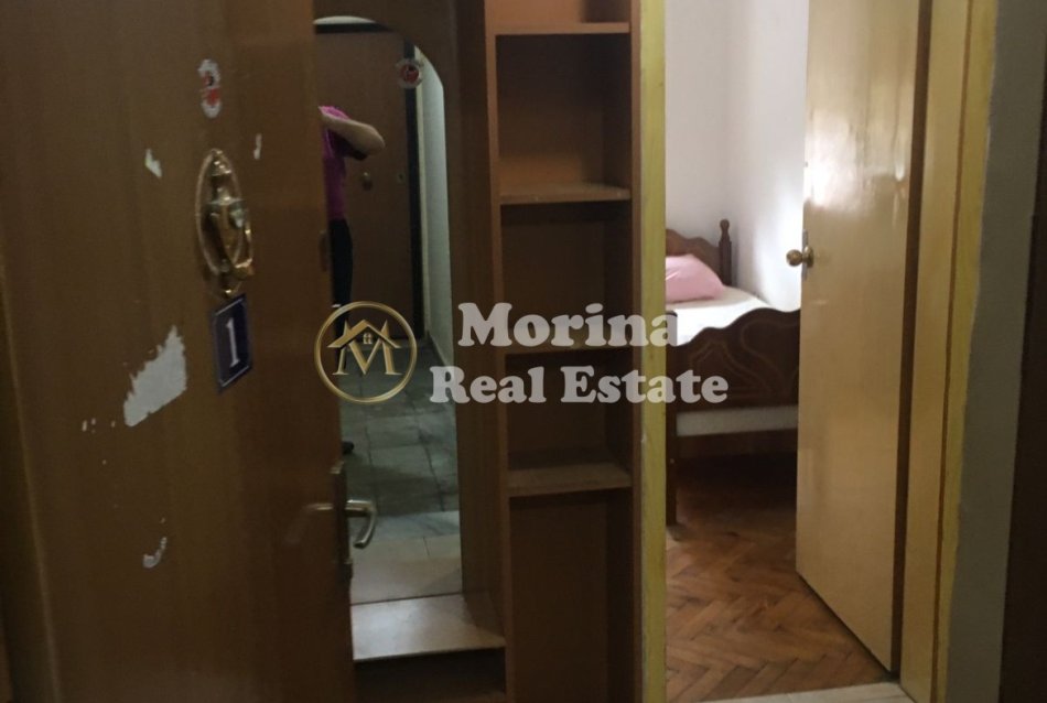 Tirane, jepet me qera apartament 3+1 Kati 2, 100 m² 650 € (Rruga Bardhok Biba/Qender)