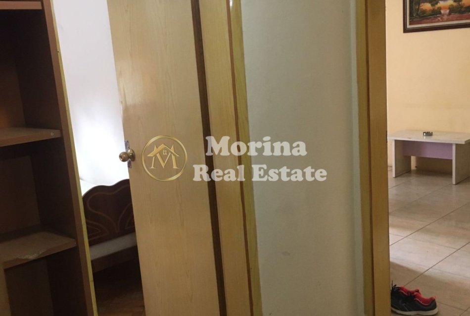 Tirane, jepet me qera apartament 3+1 Kati 2, 100 m² 650 € (Rruga Bardhok Biba/Qender)