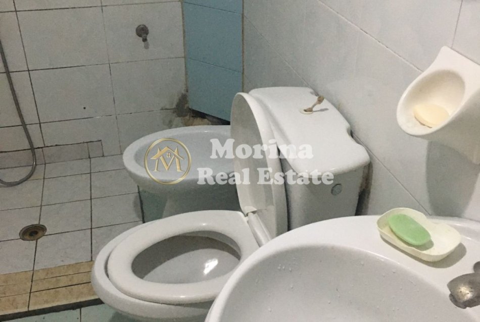Tirane, jepet me qera apartament 3+1 Kati 2, 100 m² 650 € (Rruga Bardhok Biba/Qender)