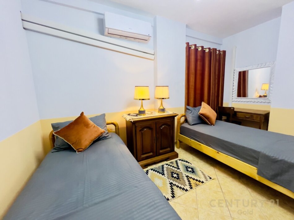 Tirane, jepet me qera 2+1 Kati 3, 100 m² 800 € ( Vendndodhja: Rruga Hoxha Tahsini, pranë Pazarit të Ri, Tiranë)