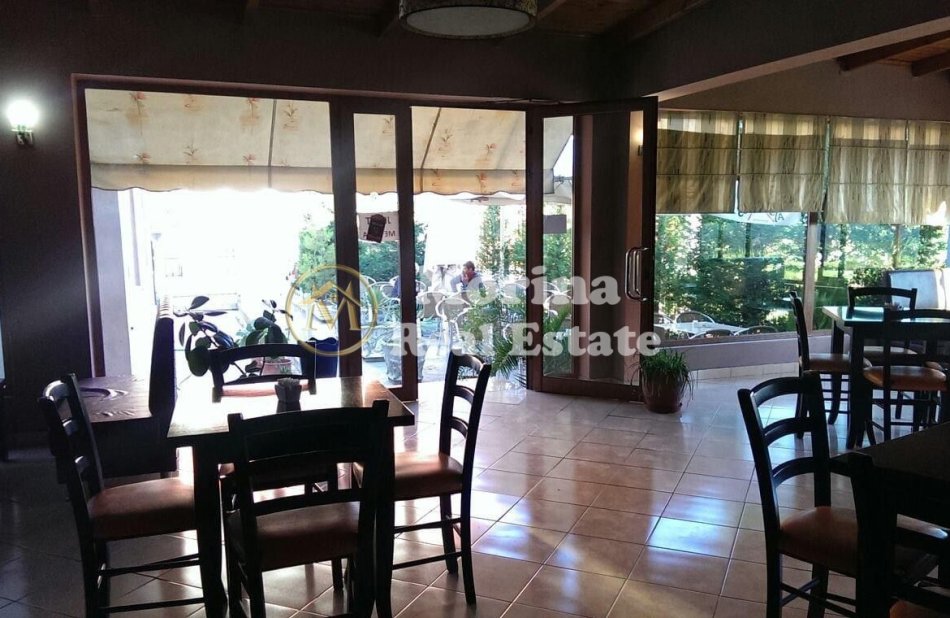 Tirane, jepet me qera dyqan Kati 0, 100 m² 450 € (Universitetit Turk/Turgut Ozal)