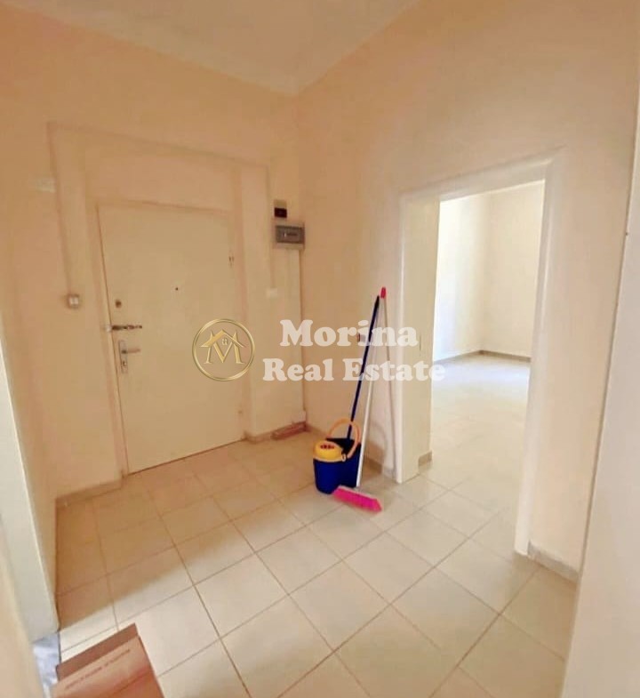 Tirane, jepet me qera apartament 2+1 Kati 2, 75 m² 550 € (Rruga e Bllokut)