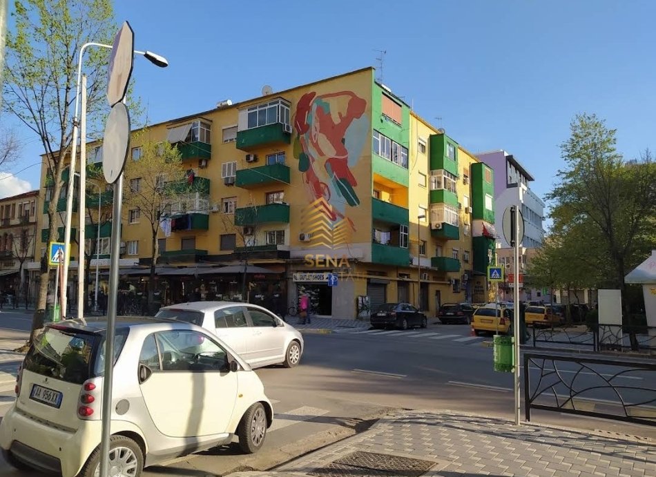 Tirane, shitet 1+1+Ballkon Kati 3, 47 m² 125.000 € (Rruga e Durresit, prane Ministrise se Arsimit)