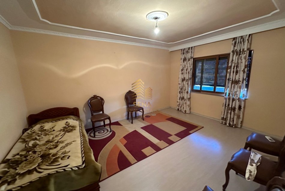 Tirane, shitet apartament 2+1+Ballkon Kati 3, 117 m² 170.000 € (Rruga e Kavajes, perballe Deliorgjit)