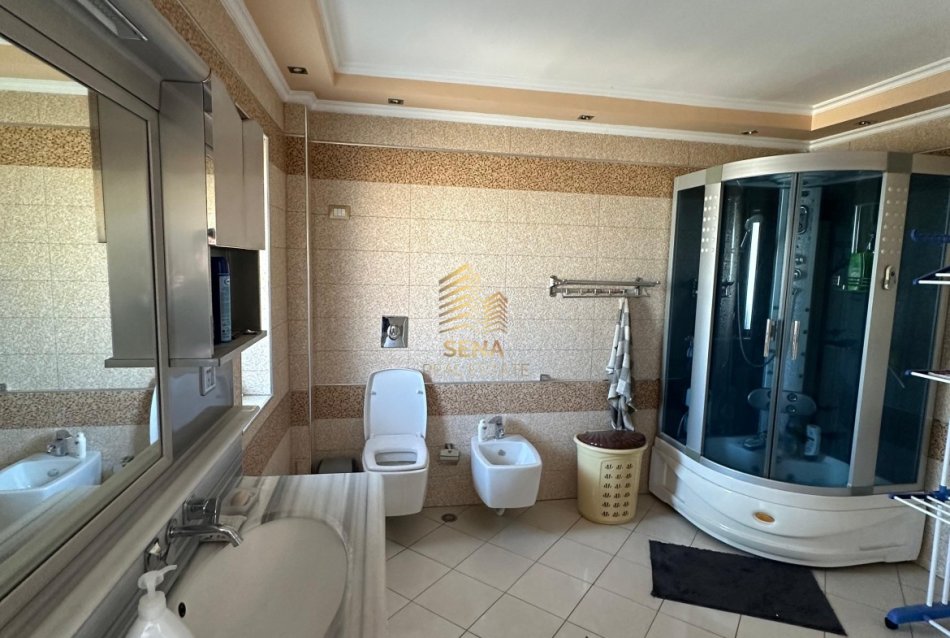 Tirane, shitet apartament 2+1+Ballkon Kati 3, 117 m² 170.000 € (Rruga e Kavajes, perballe Deliorgjit)