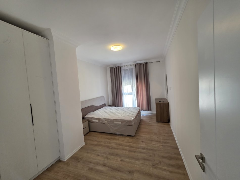 Tirane, shitet apartament 3+1+Ballkon Kati 6, 138 m² 275.000 € (Rruga Xhanfize Keko)