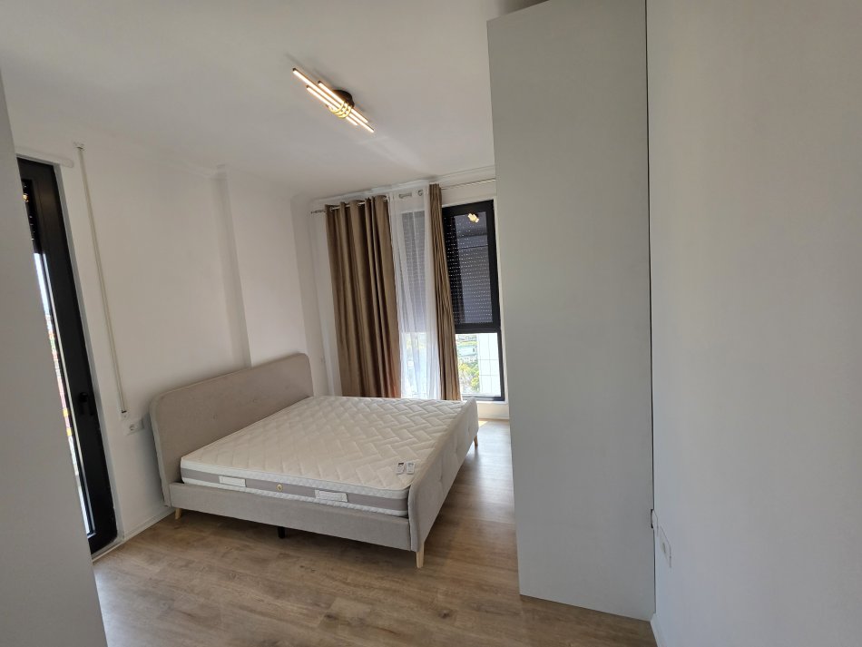 Tirane, shitet apartament 3+1+Ballkon Kati 6, 138 m² 275.000 € (Rruga Xhanfize Keko)