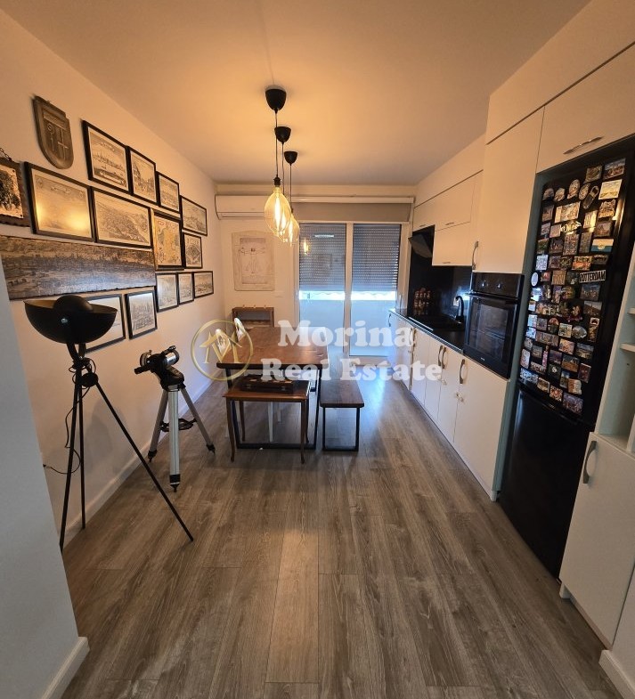 Tirane, shitet apartament 2+1 Kati 3, 93 m² 250.000 € (Blloku)