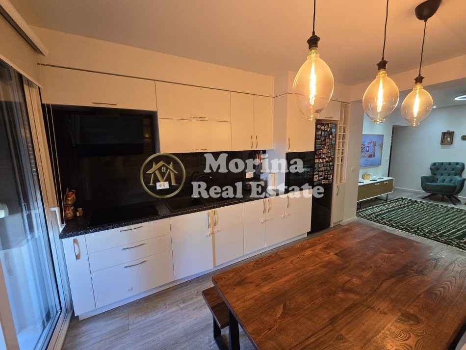 Tirane, shitet apartament 2+1 Kati 3, 93 m² 250.000 € (Blloku)