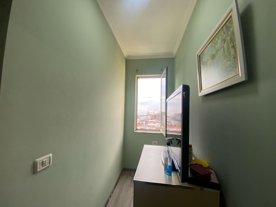 Tirane, shitet apartament 2+1+Ballkon Kati 10, 93 m² 195.000 € (Rruga Kavajes)