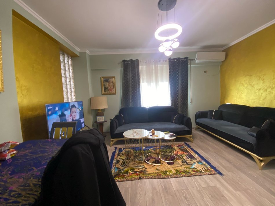 Tirane, shitet apartament 2+1+Ballkon Kati 10, 93 m² 195.000 € (Rruga Kavajes)