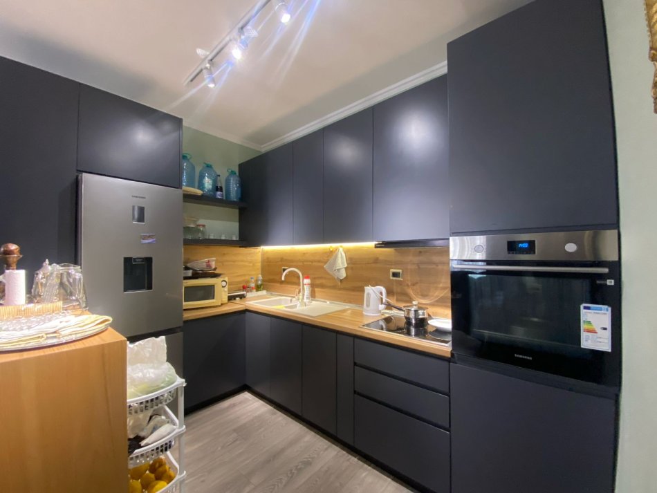 Tirane, shitet apartament 2+1+Ballkon Kati 10, 93 m² 195.000 € (Rruga Kavajes)