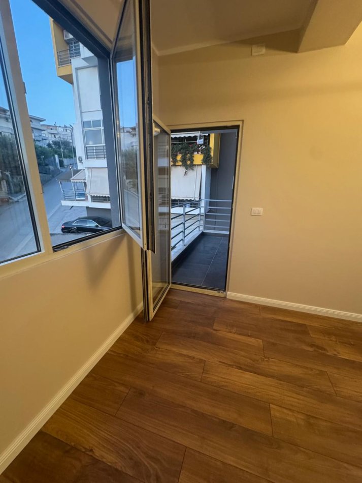 Tirane, shitet apartament 2+1+Ballkon Kati 2, 80 m² 113.000 € (Rruga Aleksander Konda)