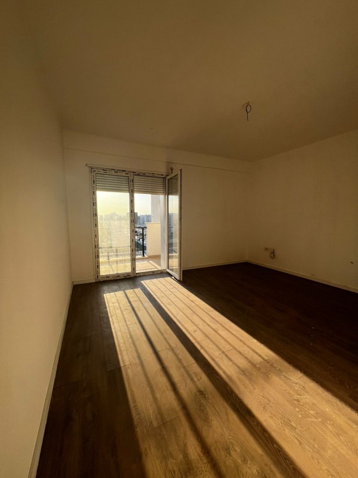 Tirane, shitet apartament 2+1+Ballkon Kati 5, 83 m² 135.000 € (Rruga Dritan Hoxha)