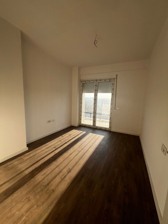 Tirane, shitet apartament 2+1+Ballkon Kati 5, 83 m² 135.000 € (Rruga Dritan Hoxha)